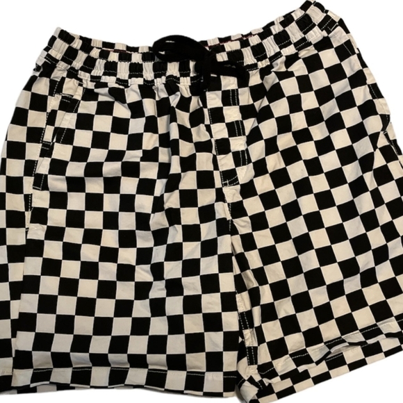 SOLD on Mercari EUC Men's Vans Range Elastic Checkered Black & White Shorts - Picture 2 of 5